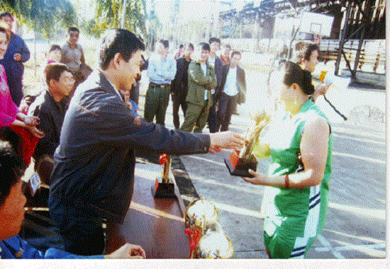 女子籃球隊頒獎