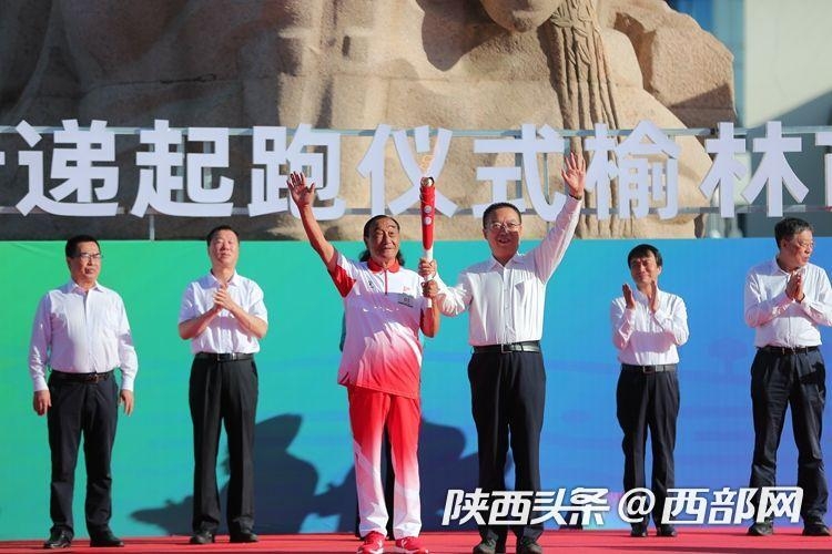 塞上古城開跑！ 十四運(yùn)會和殘?zhí)貖W會火炬在榆林傳遞